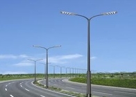 Wysokość 8M Elektryczny ocynkowany słup oświetleniowy uliczny z lampą LED do oświetlenia zewnętrznego